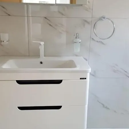 Apartament Kerasies
