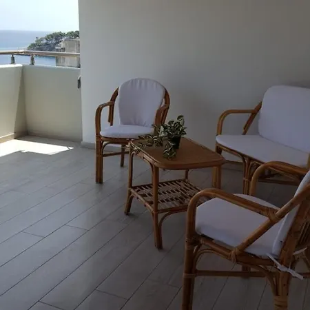 Apartament Kerasies *